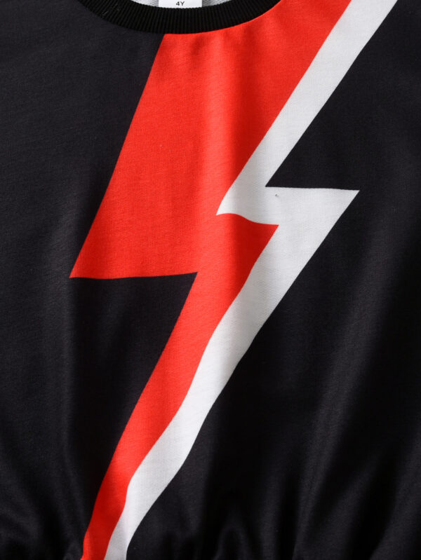 Boys&apos; autumn black-based sweatshirt set with red and white lightning patterns and color-blocking - Image 4