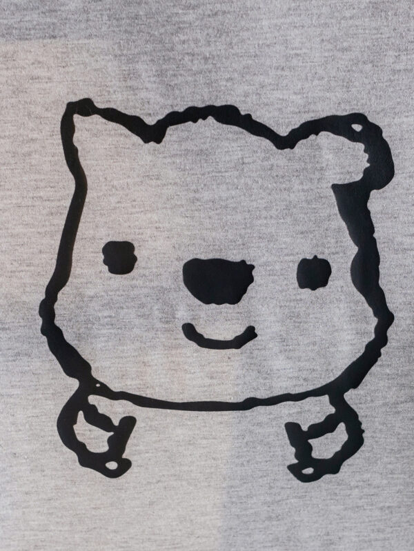Autumn trendy three-piece sweatshirt for boys in black, white and gray with a small cartoon bear pattern - Image 6