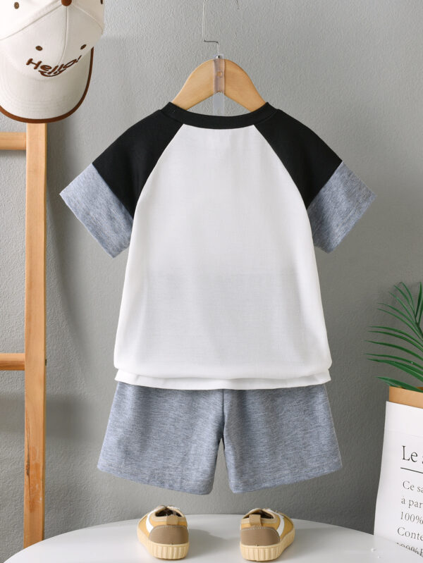 Boys&apos; summer trendy round neck shoulder and neckline stitching with black pattern T-shirt on the left chest + gray shorts - Image 2